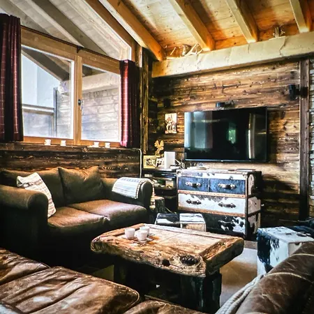 Semesterbostad Dreamy Chalet Near Slopes W Hot Tub Courchevel