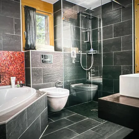 Semesterbostad Dreamy Chalet Near Slopes W Hot Tub Courchevel
