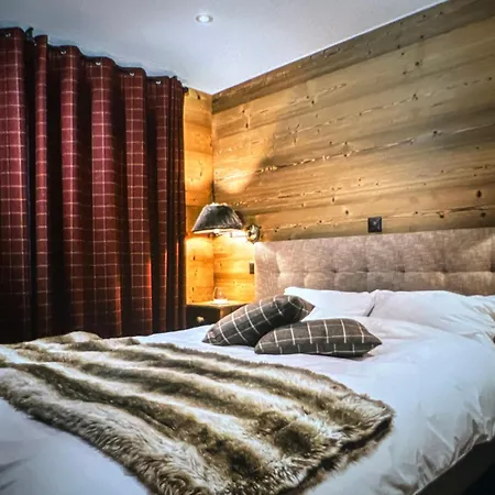 Dreamy Chalet Near Slopes W Hot Tub